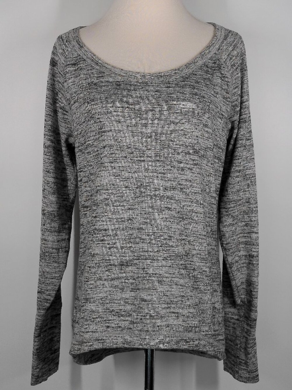 Athleta No Sweatin it Sharkbite Long Sleeve top Size Med Heathered Gray